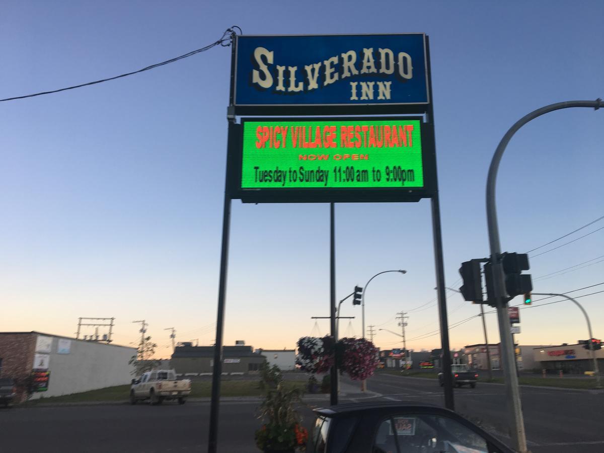 The Silverado Inn ドーソン・クリーク エクステリア 写真